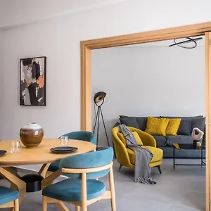 Loggia By Good Life Apartment